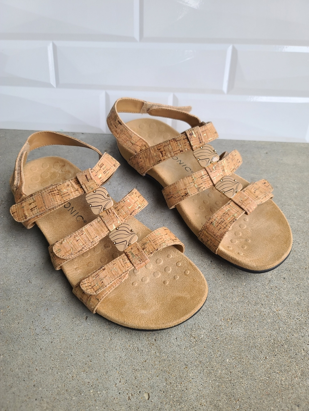 Vionic AMBER Tan Cork Embossed Leather Triple Strap Coastal Grandma Sandals 10